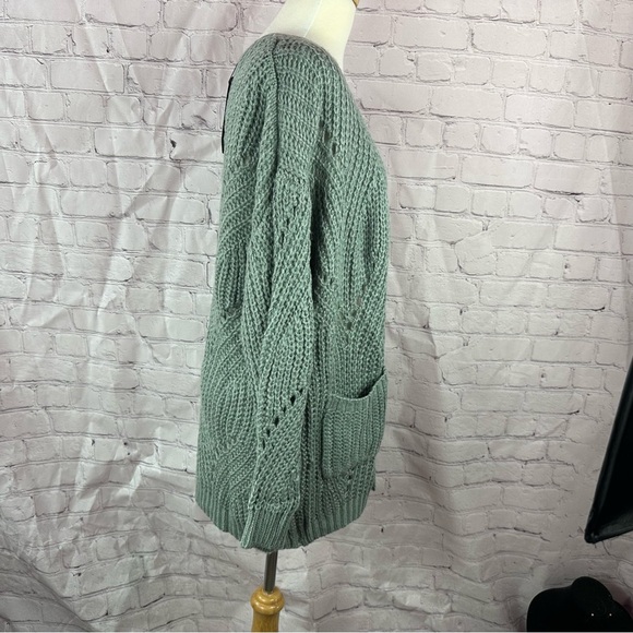 Boutique NWT Dark sage cardigan with pattern and pockets - Picture 4 of 9